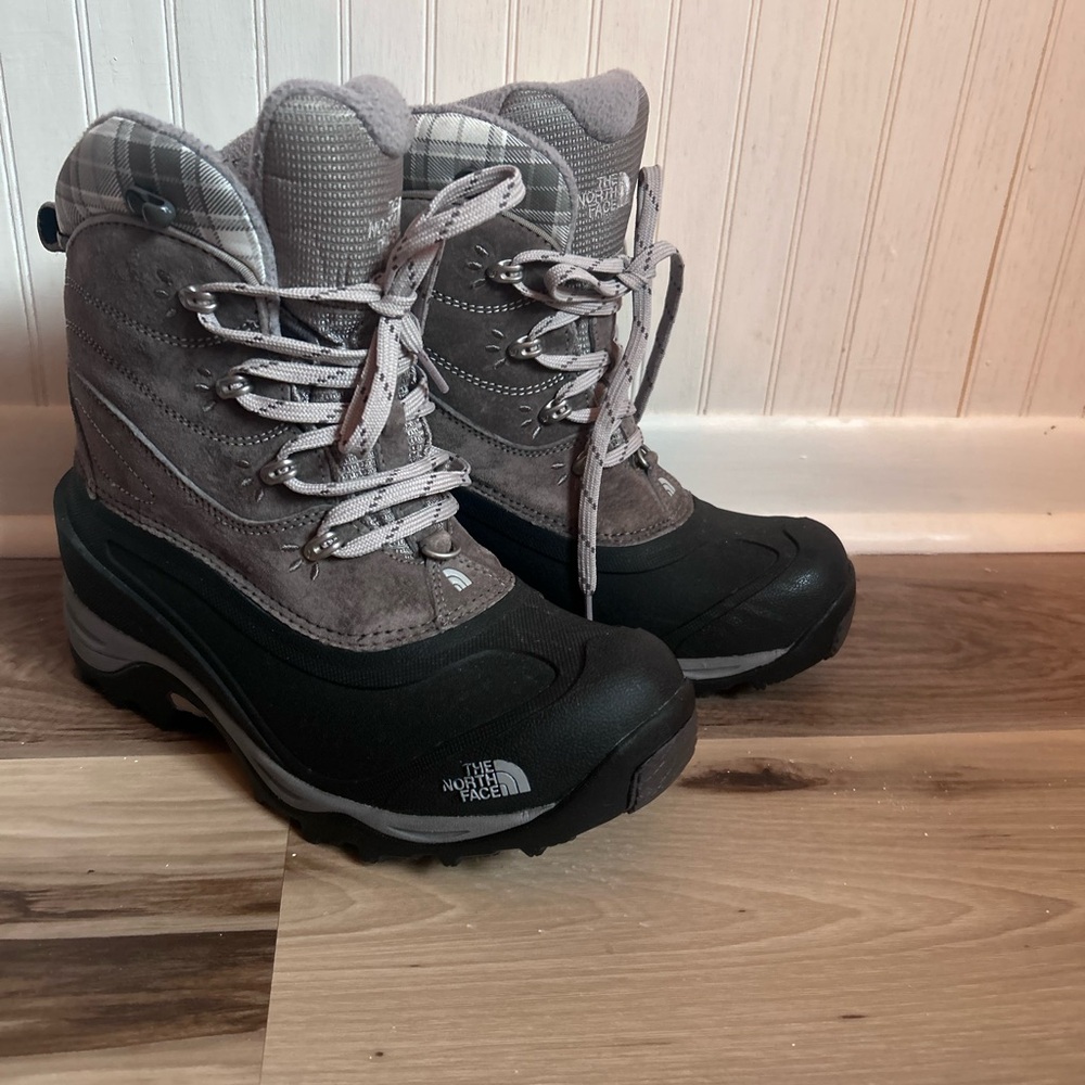 RARE The North Face Chilkat II Snow Boots Insulated 8.5 Plaid